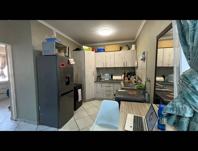 2 BEDROOM APARTMENT TO LET IN WEST ACRES